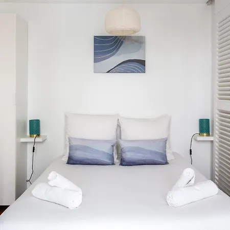 The Heart Of The Marais Paryż